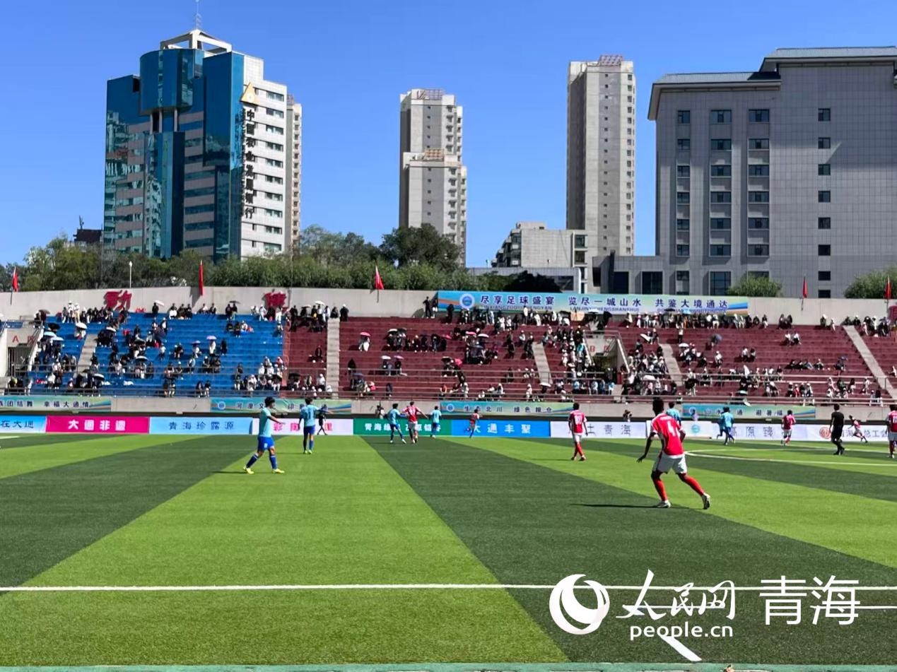 尤其是足球, 实习生