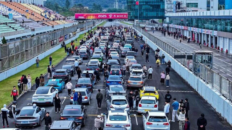 vDHGy, ZGz vDHGy, ZGz